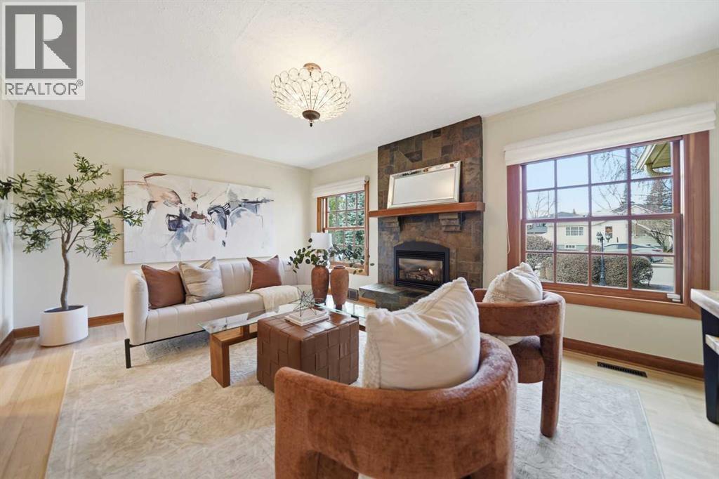 2208 31 Street Sw, Calgary, Alberta  T3E 2N4 - Photo 3 - A2289567