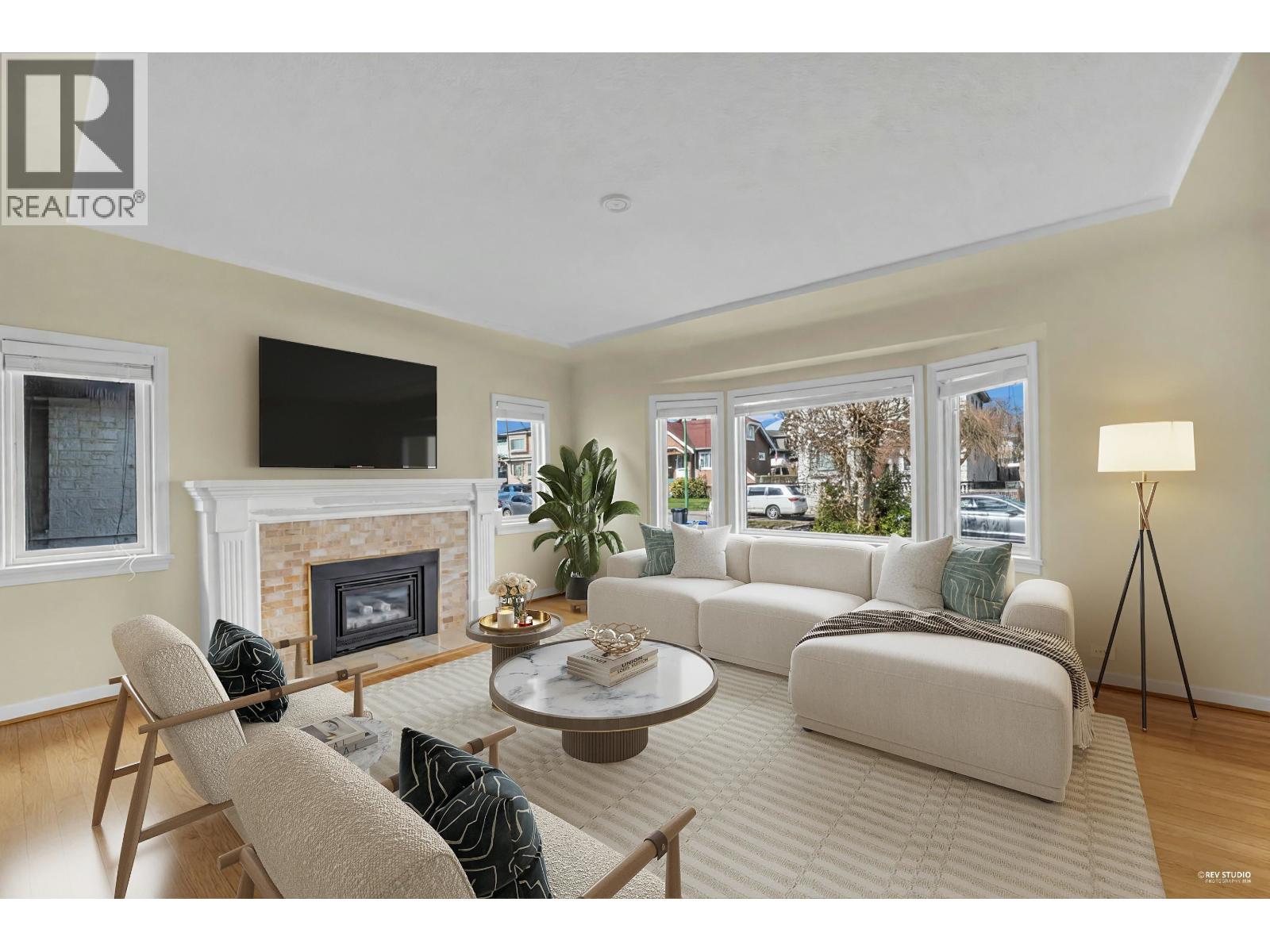 7758 15th Avenue, Burnaby, British Columbia  V3N 1W5 - Photo 4 - R3102799