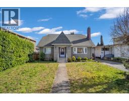 <div class="price">$1,688,000</div> 7758 15th Avenue, Burnaby<br><div style="margin-bottom:8px;"><small>Royal LePage Sussex</small></div><div class='bed_bath'>5 Bed | 3 Bath</div>