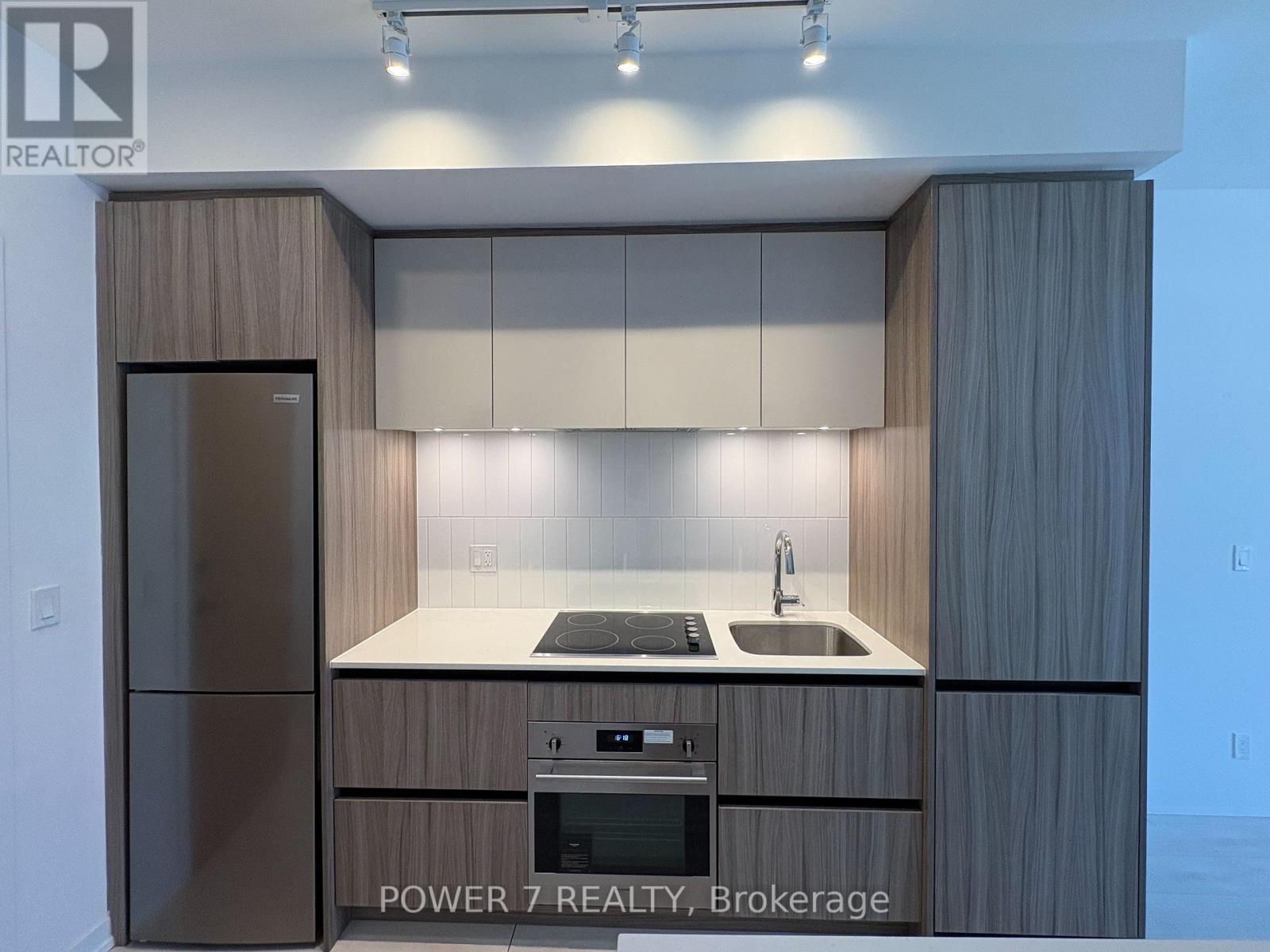 D112 - 8 Beverley Glen Boulevard N, Vaughan, Ontario  L4J 0L5 - Photo 5 - N12912652