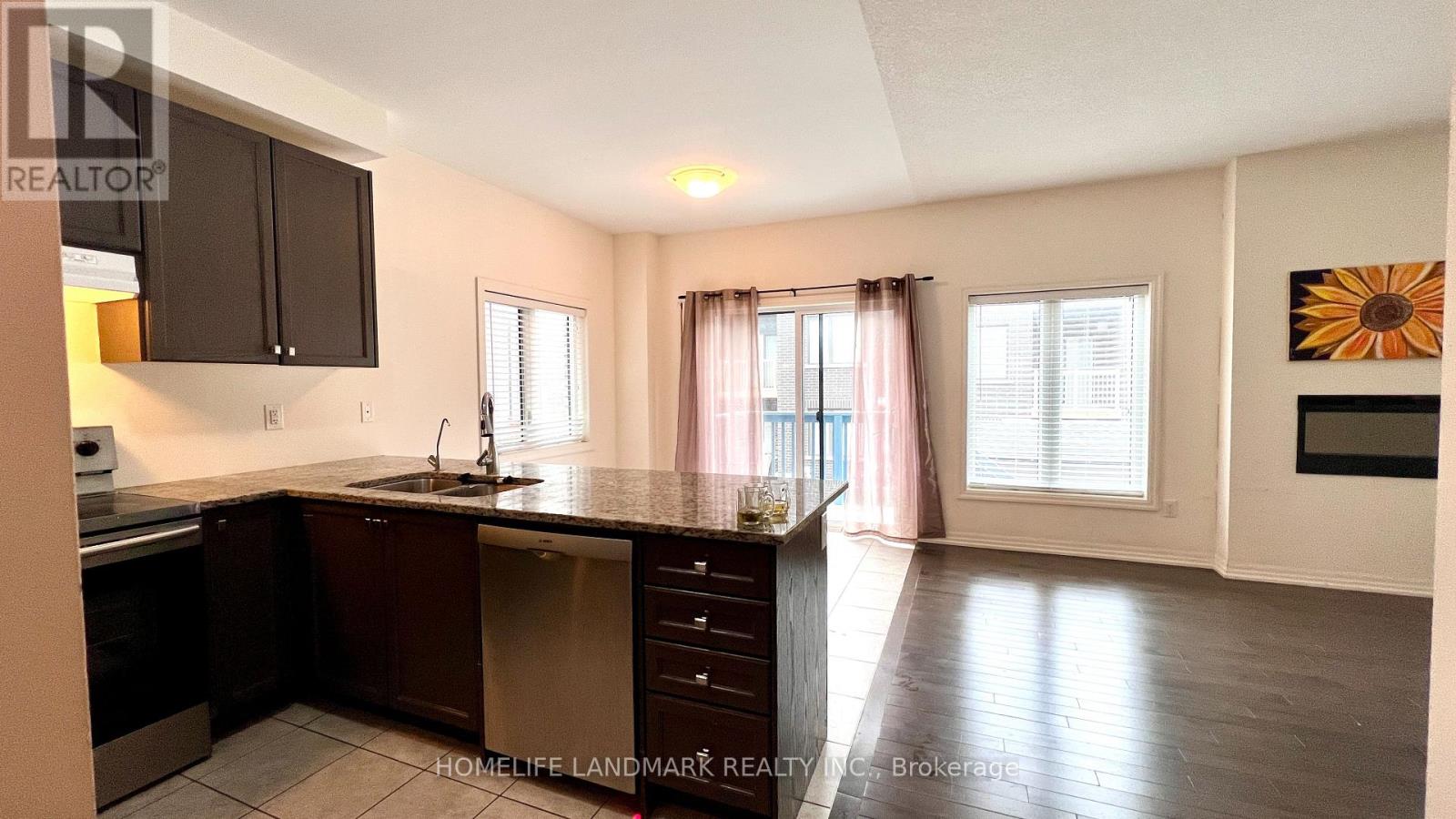 83 Tango Crescent, Newmarket, Ontario  L3X 0K4 - Photo 4 - N12912666