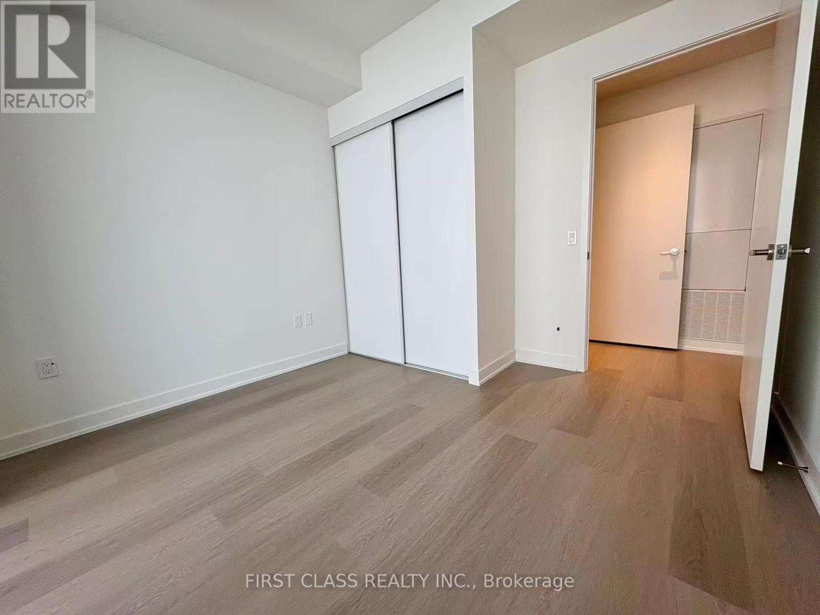 2210 - 448 Burnhamthorpe Road W, Mississauga, Ontario  L5B 0R4 - Photo 3 - W12912660