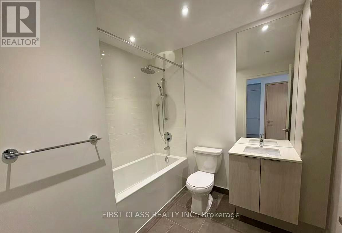 2210 - 448 Burnhamthorpe Road W, Mississauga, Ontario  L5B 0R4 - Photo 4 - W12912660