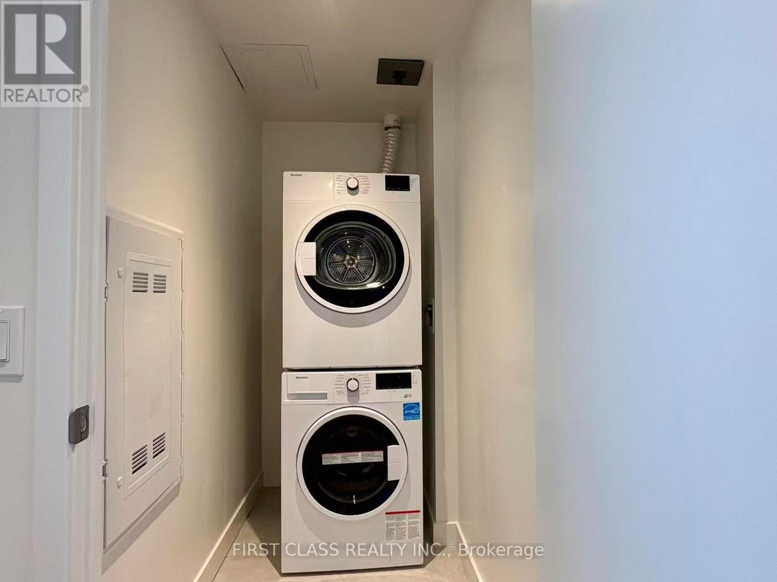 2210 - 448 Burnhamthorpe Road W, Mississauga, Ontario  L5B 0R4 - Photo 7 - W12912660