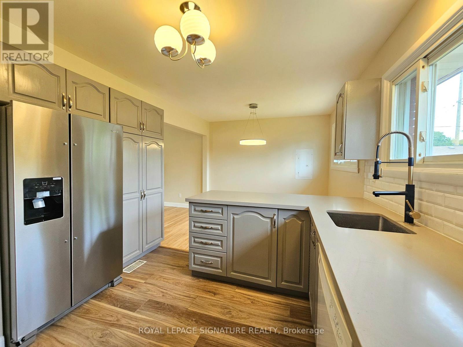 Main - 2368 Drury Lane, Ottawa, Ontario  K2C 1G5 - Photo 2 - X12907440