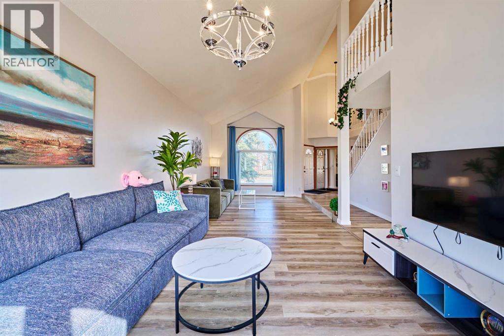 15 Hawkbury Close Nw, Calgary, Alberta  T3G 3N2 - Photo 9 - A2275652