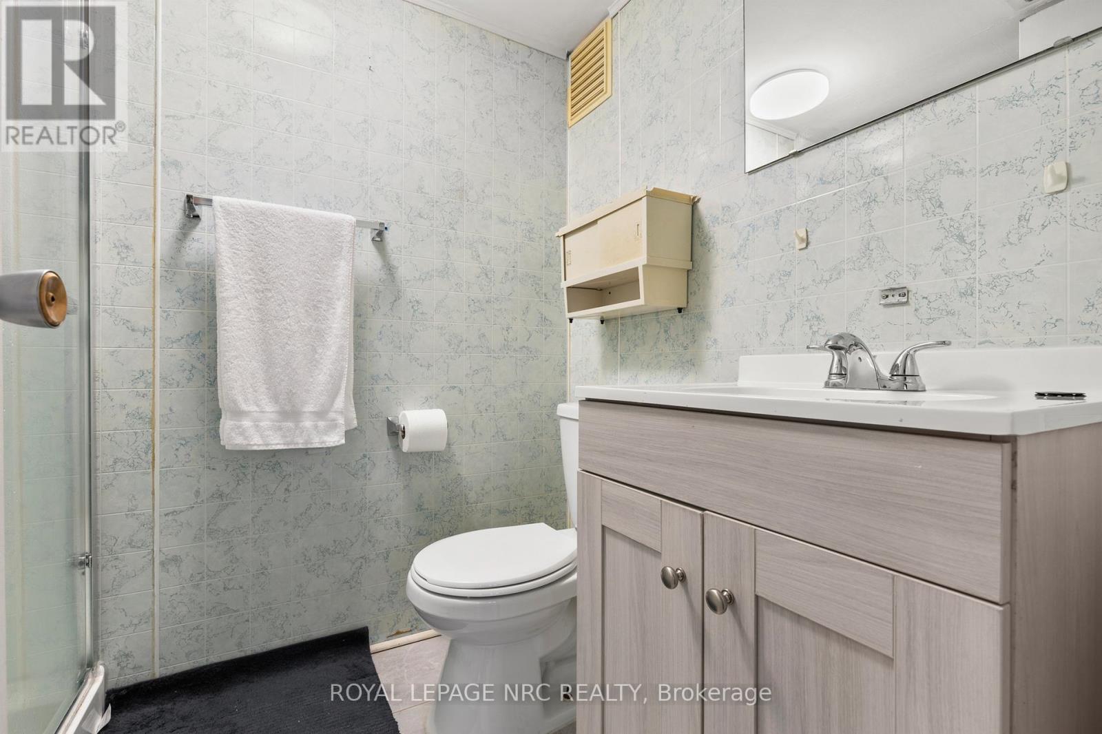 20 Canterbury Drive, St. Catharines, Ontario  L2P 3M7 - Photo 19 - X12912684