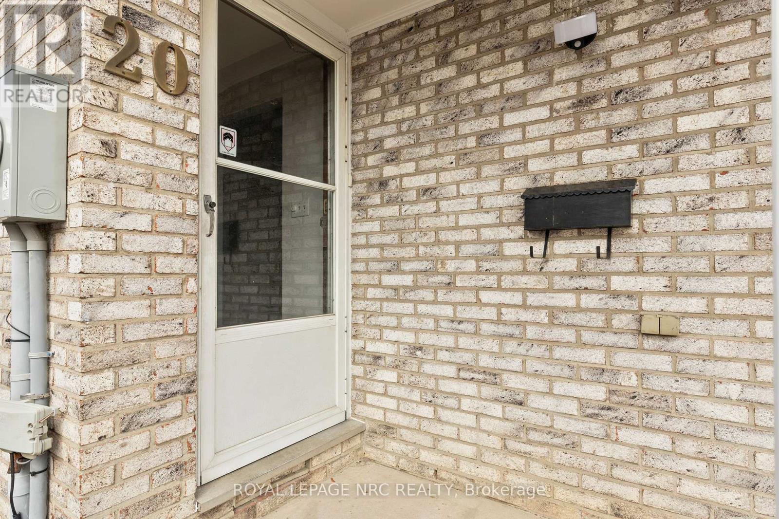 20 Canterbury Drive, St. Catharines, Ontario  L2P 3M7 - Photo 5 - X12912684