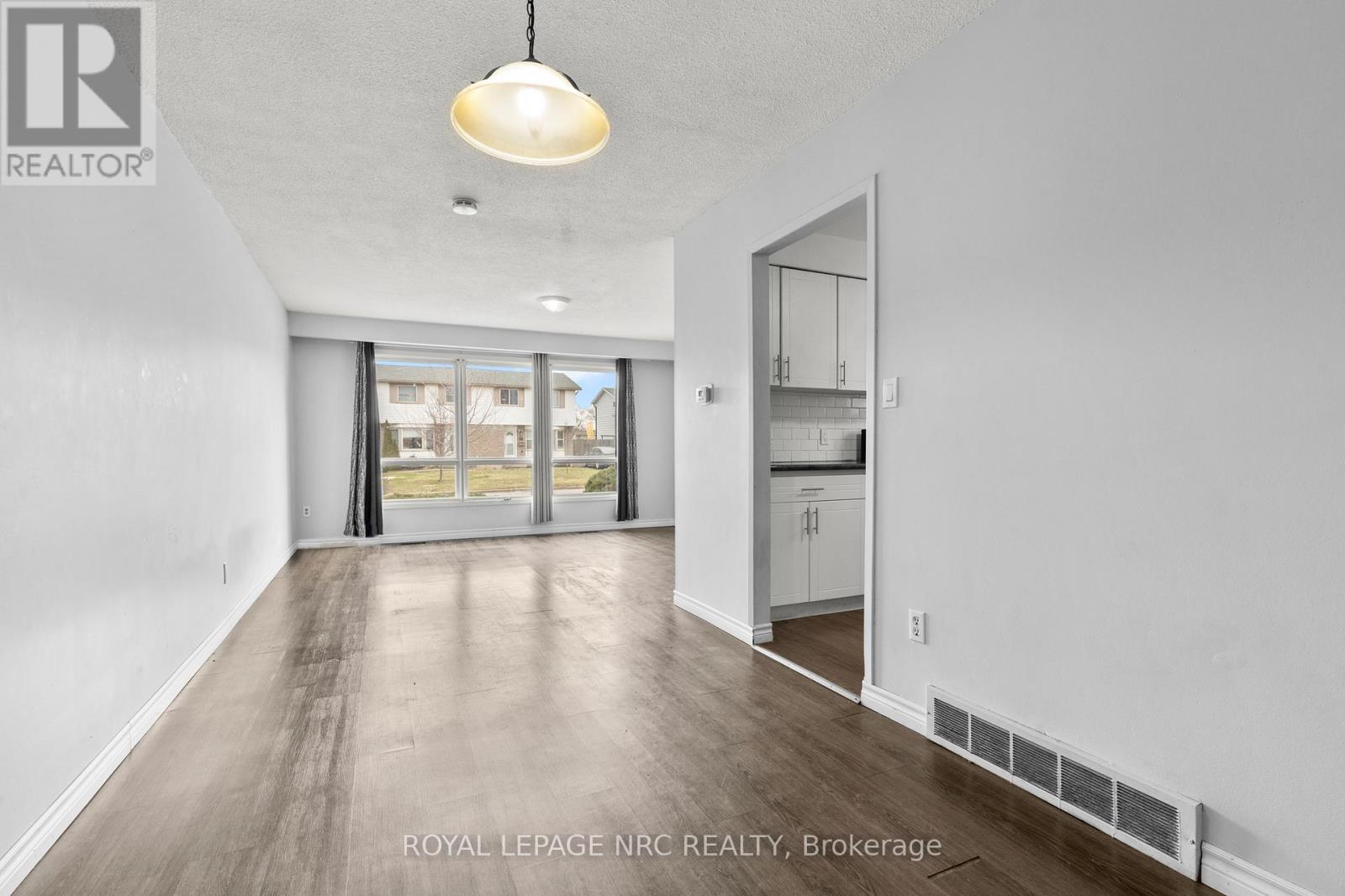 20 Canterbury Drive, St. Catharines, Ontario  L2P 3M7 - Photo 9 - X12912684