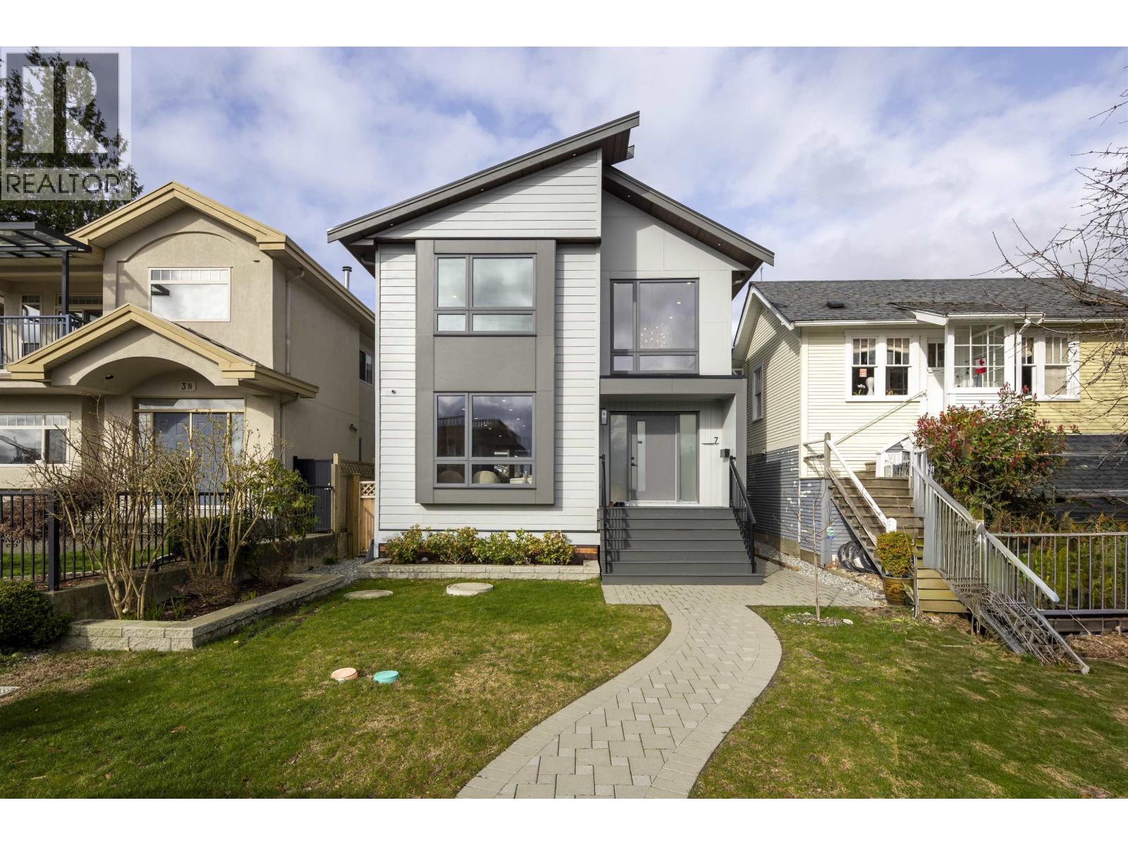 7 N HOWARD AVENUE, Burnaby, British Columbia