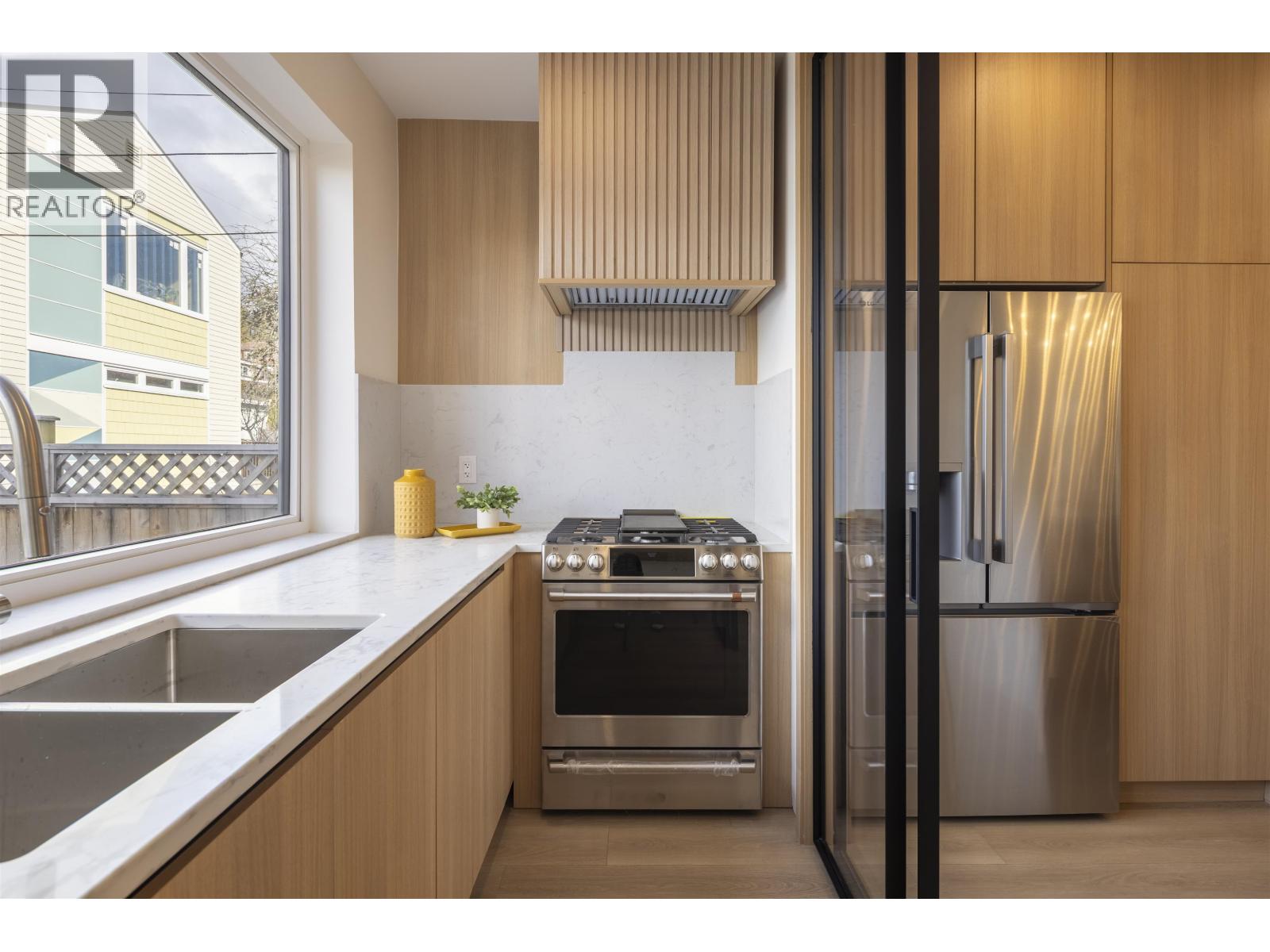 7 N Howard Avenue, Burnaby, British Columbia  V5B 1J6 - Photo 15 - R3102452