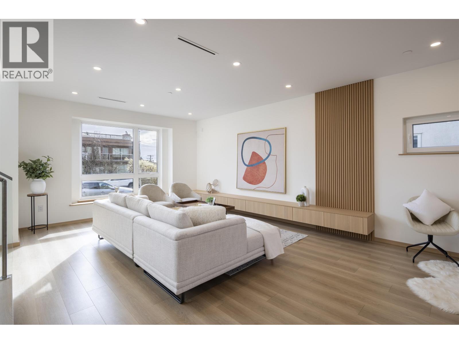 7 N Howard Avenue, Burnaby, British Columbia  V5B 1J6 - Photo 5 - R3102452