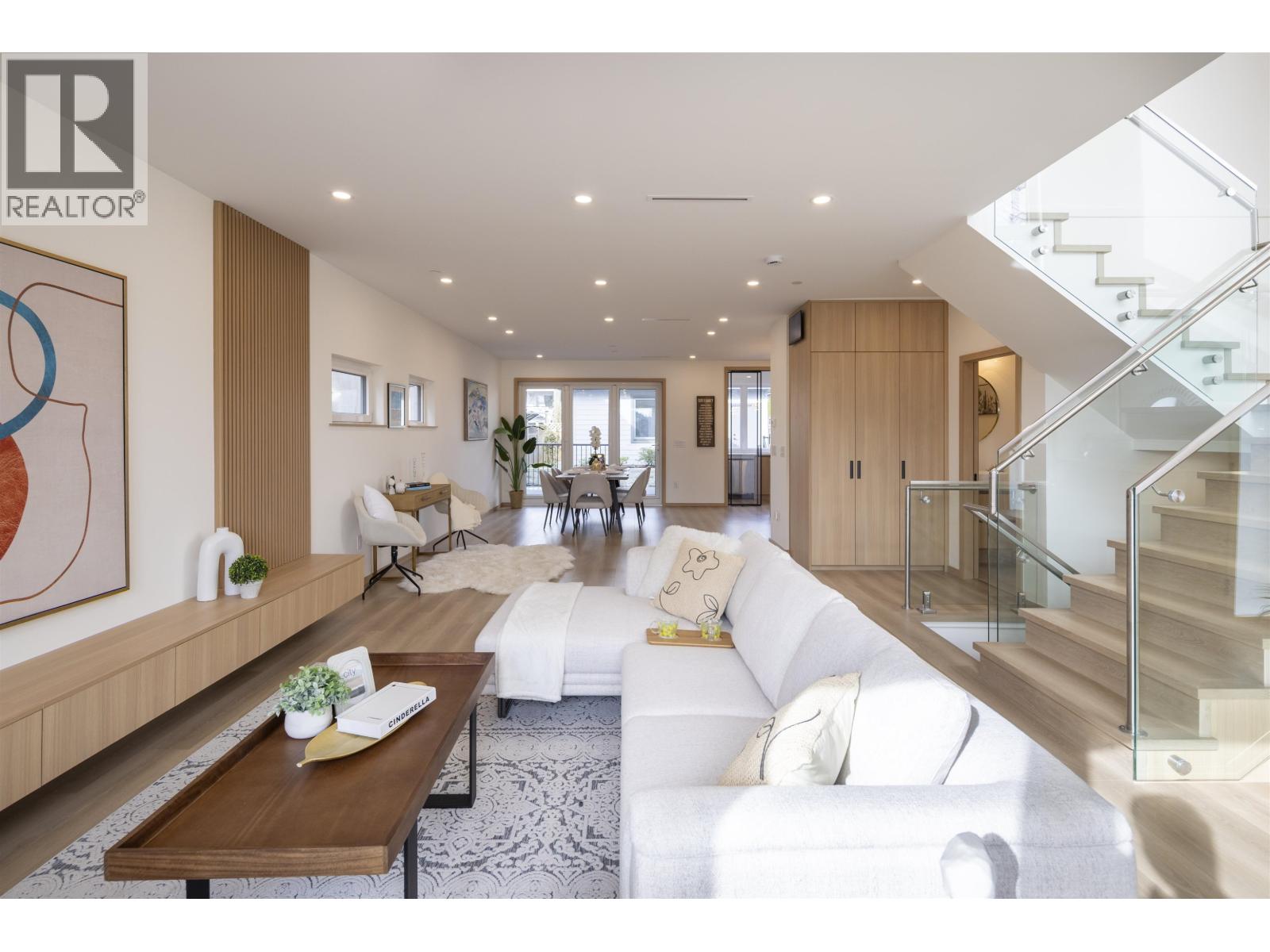 7 N Howard Avenue, Burnaby, British Columbia  V5B 1J6 - Photo 3 - R3102452