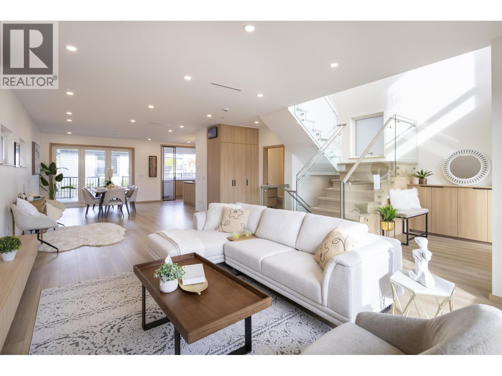 7 N Howard Avenue, Burnaby, British Columbia  V5B 1J6 - Photo 4 - R3102452