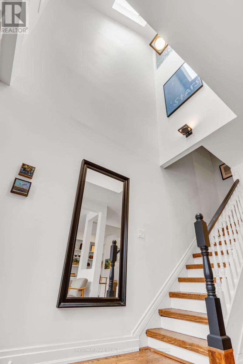 30 Coady Avenue, Toronto, Ontario  M4M 2Y8 - Photo 6 - E12912704