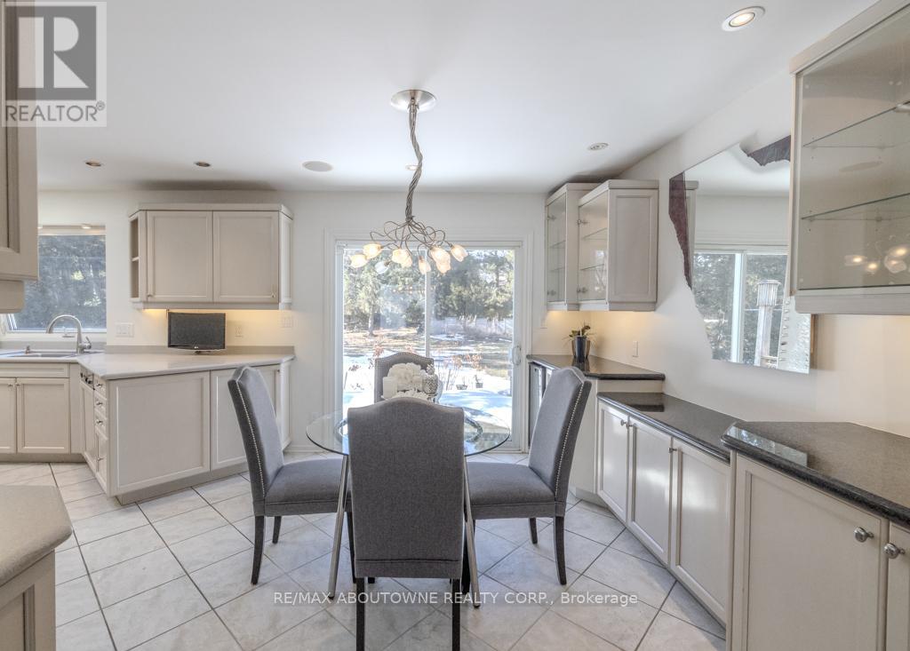 25 Bannisdale Way, Hamilton, Ontario  L0R 1H2 - Photo 16 - X12826146