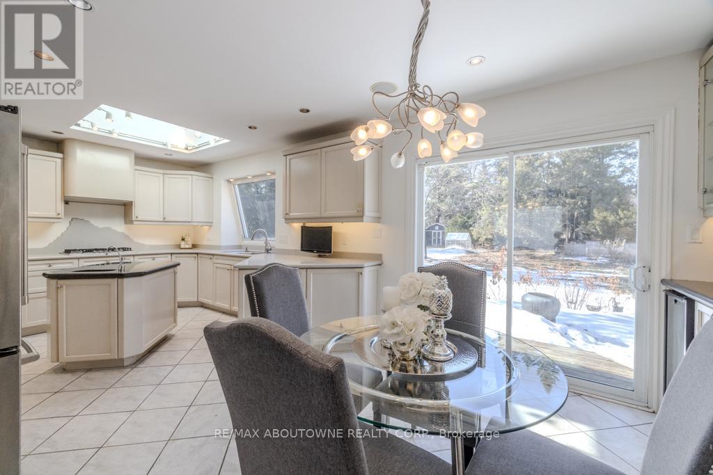 25 Bannisdale Way, Hamilton, Ontario  L0R 1H2 - Photo 17 - X12826146