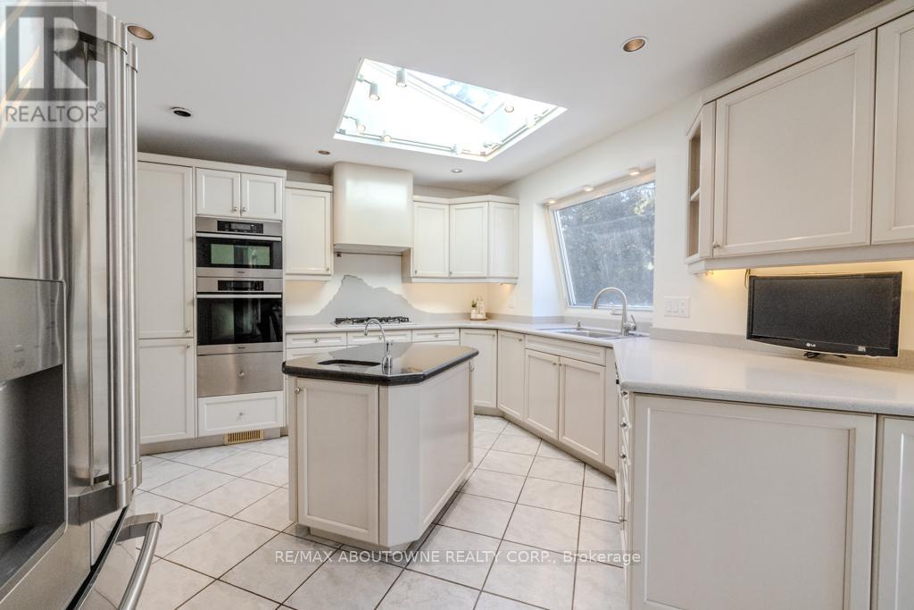 25 Bannisdale Way, Hamilton, Ontario  L0R 1H2 - Photo 12 - X12826146