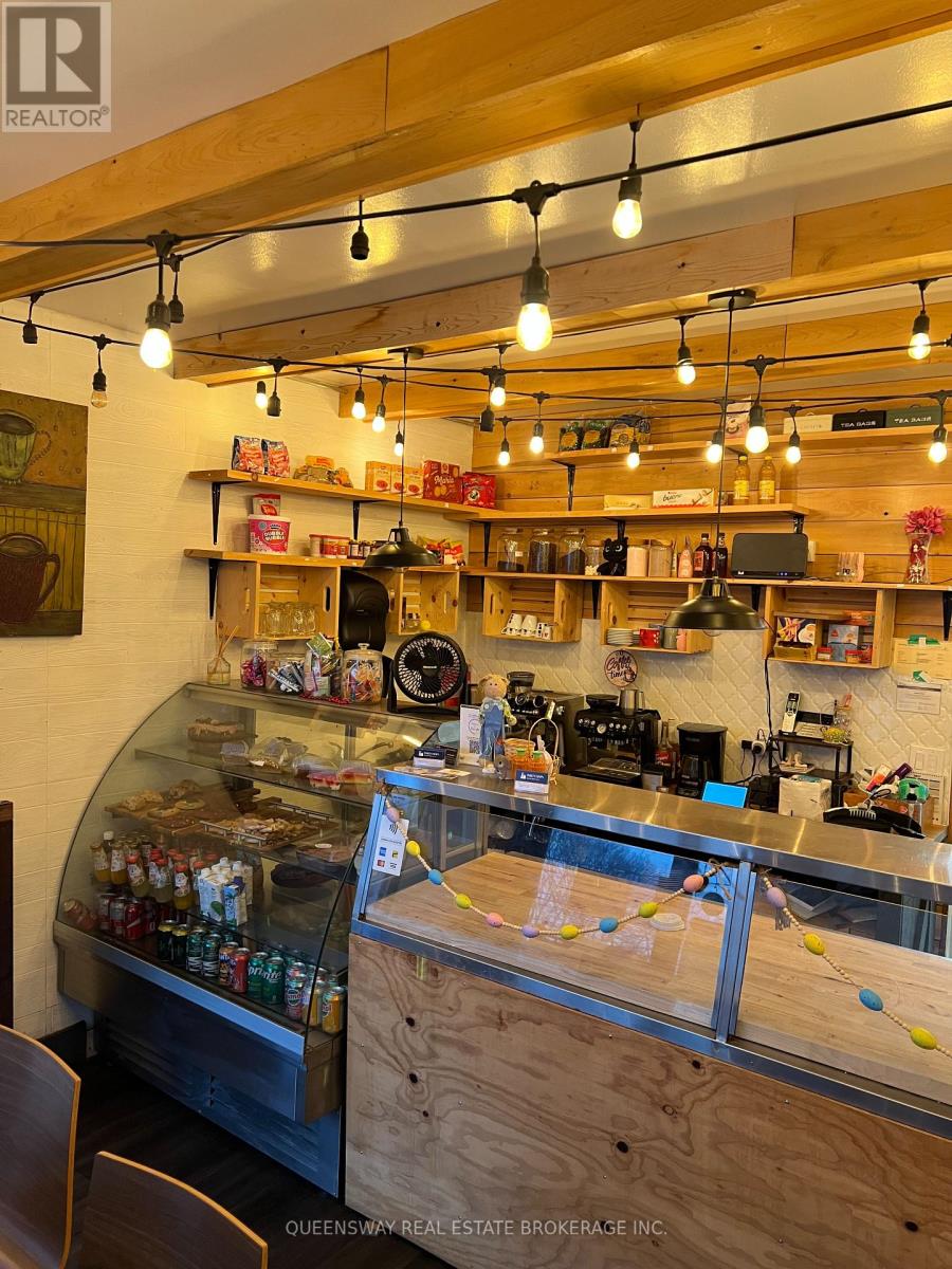 1097 Lakeshore Road E, Mississauga, Ontario  L5E 1E8 - Photo 2 - W12912692