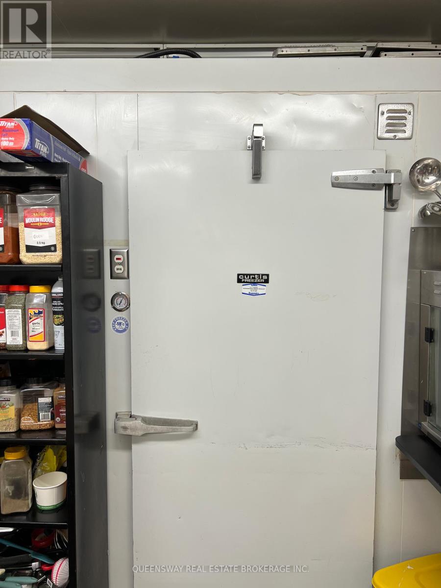 1097 Lakeshore Road E, Mississauga, Ontario  L5E 1E8 - Photo 7 - W12912692