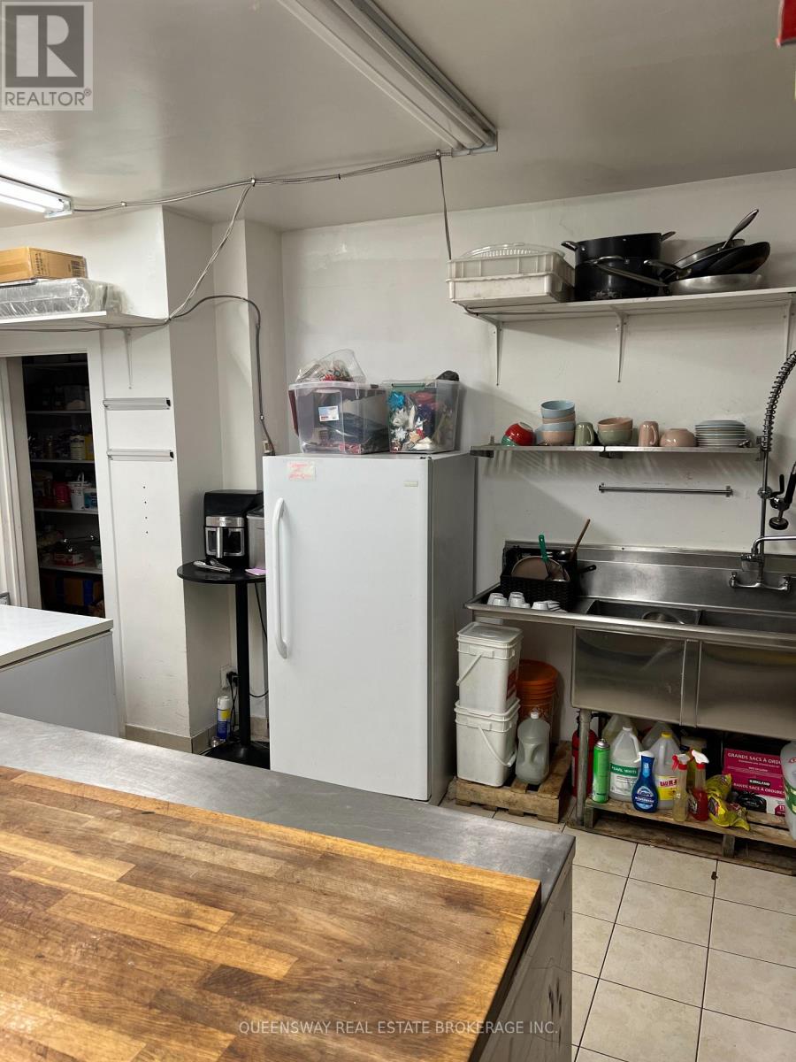 1097 Lakeshore Road E, Mississauga, Ontario  L5E 1E8 - Photo 8 - W12912692