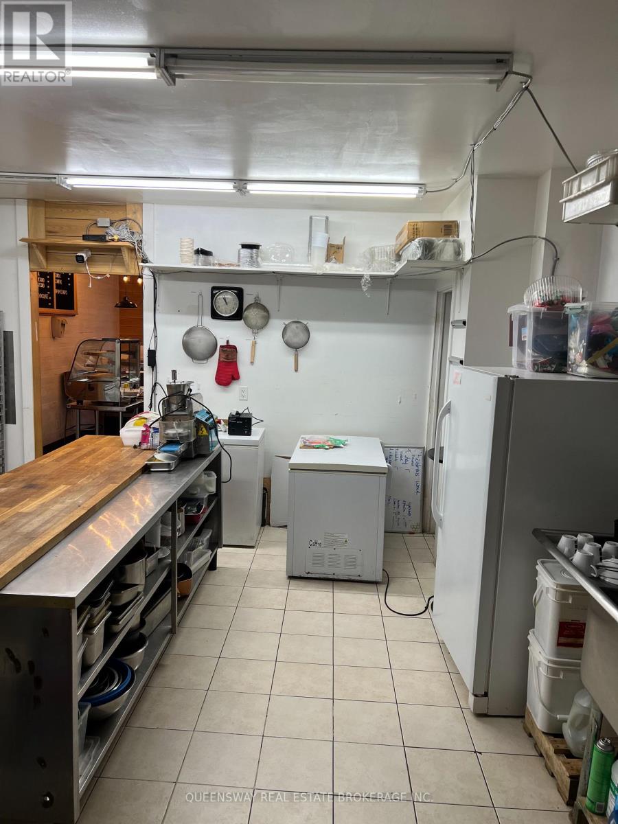 1097 Lakeshore Road E, Mississauga, Ontario  L5E 1E8 - Photo 9 - W12912692