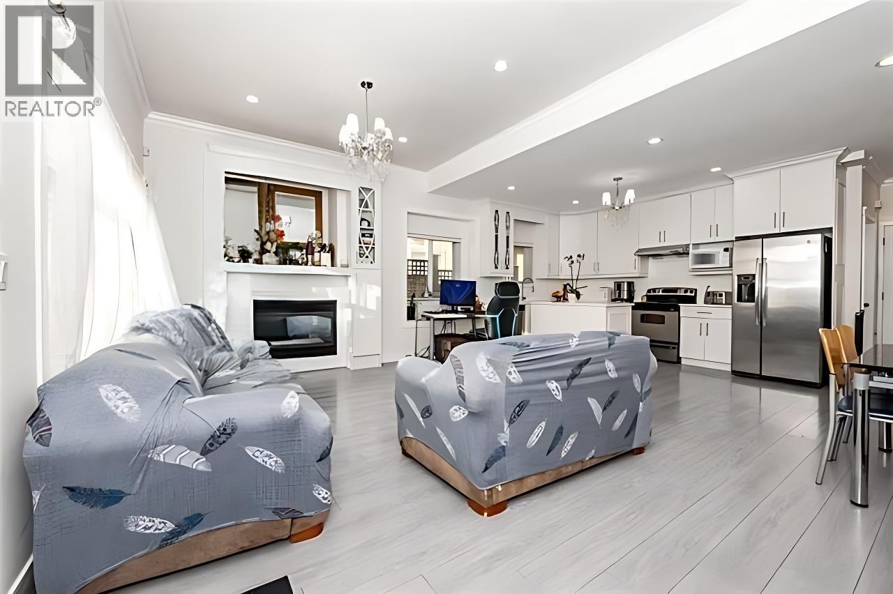 5461 Manor Street, Burnaby, British Columbia  V5G 1B6 - Photo 2 - R3072828