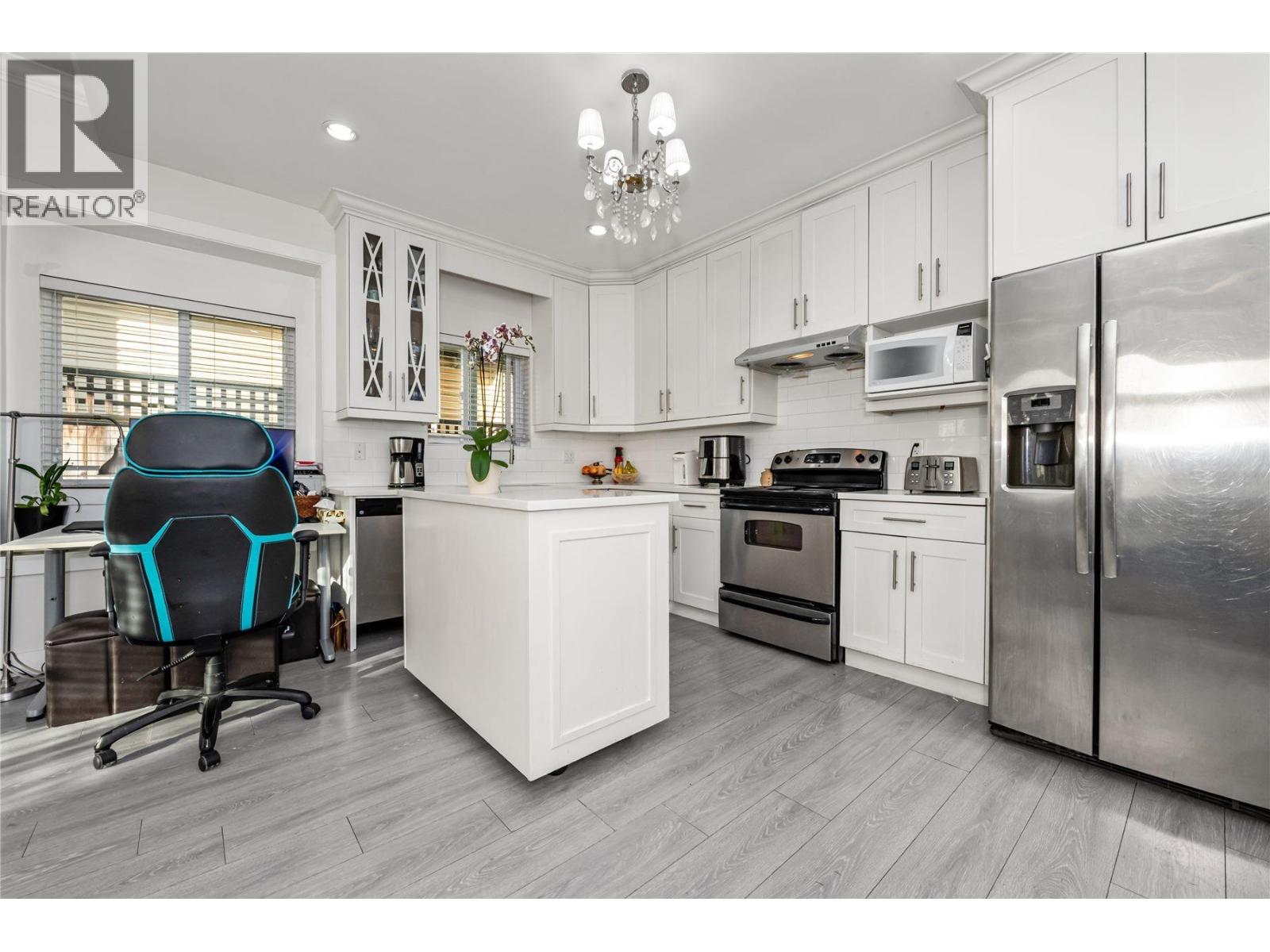 5461 Manor Street, Burnaby, British Columbia  V5G 1B6 - Photo 5 - R3072828