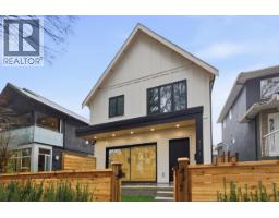1 810 E 22ND AVENUE, Vancouver, British Columbia