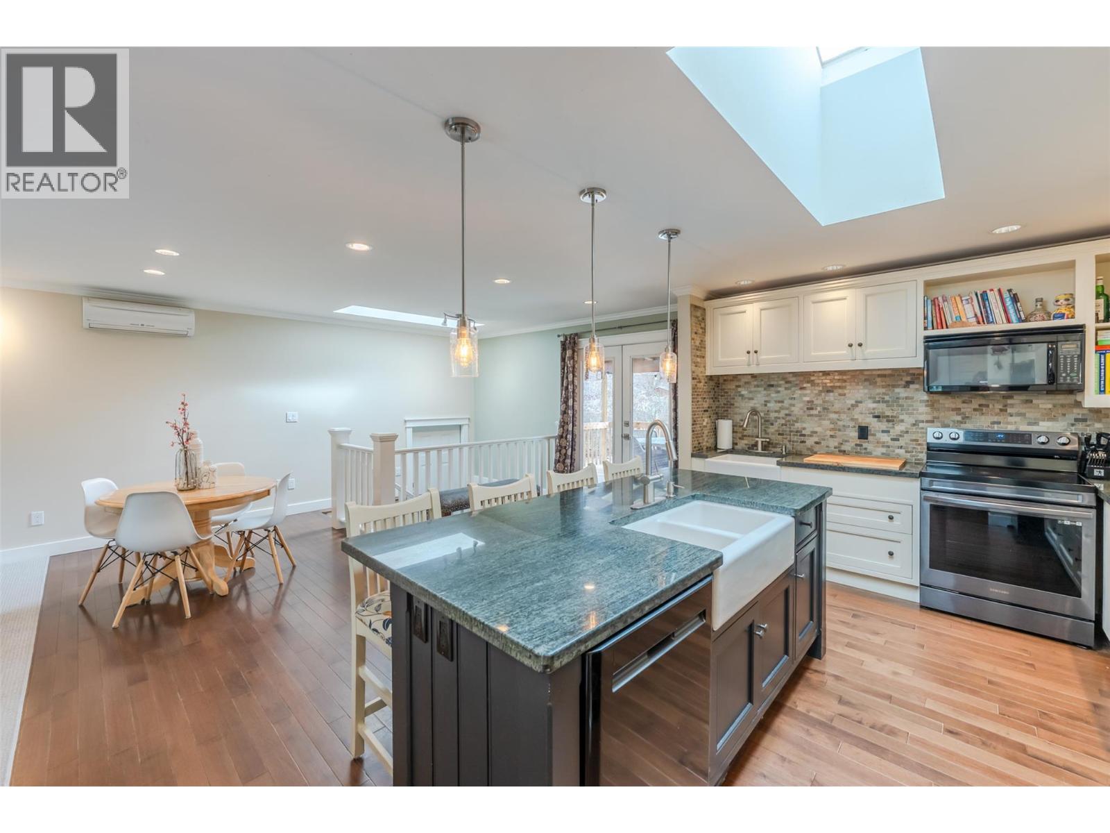 5545 Sawmill Road, Oliver, British Columbia  V0H 1T9 - Photo 5 - 10372056