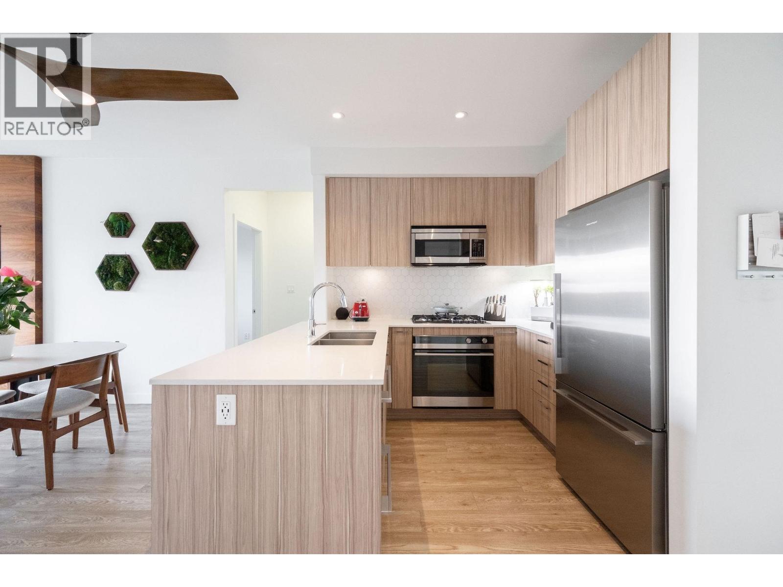 404 1061 Marine Drive, North Vancouver, British Columbia V7P 1S6 - Photo 5 - R3099071