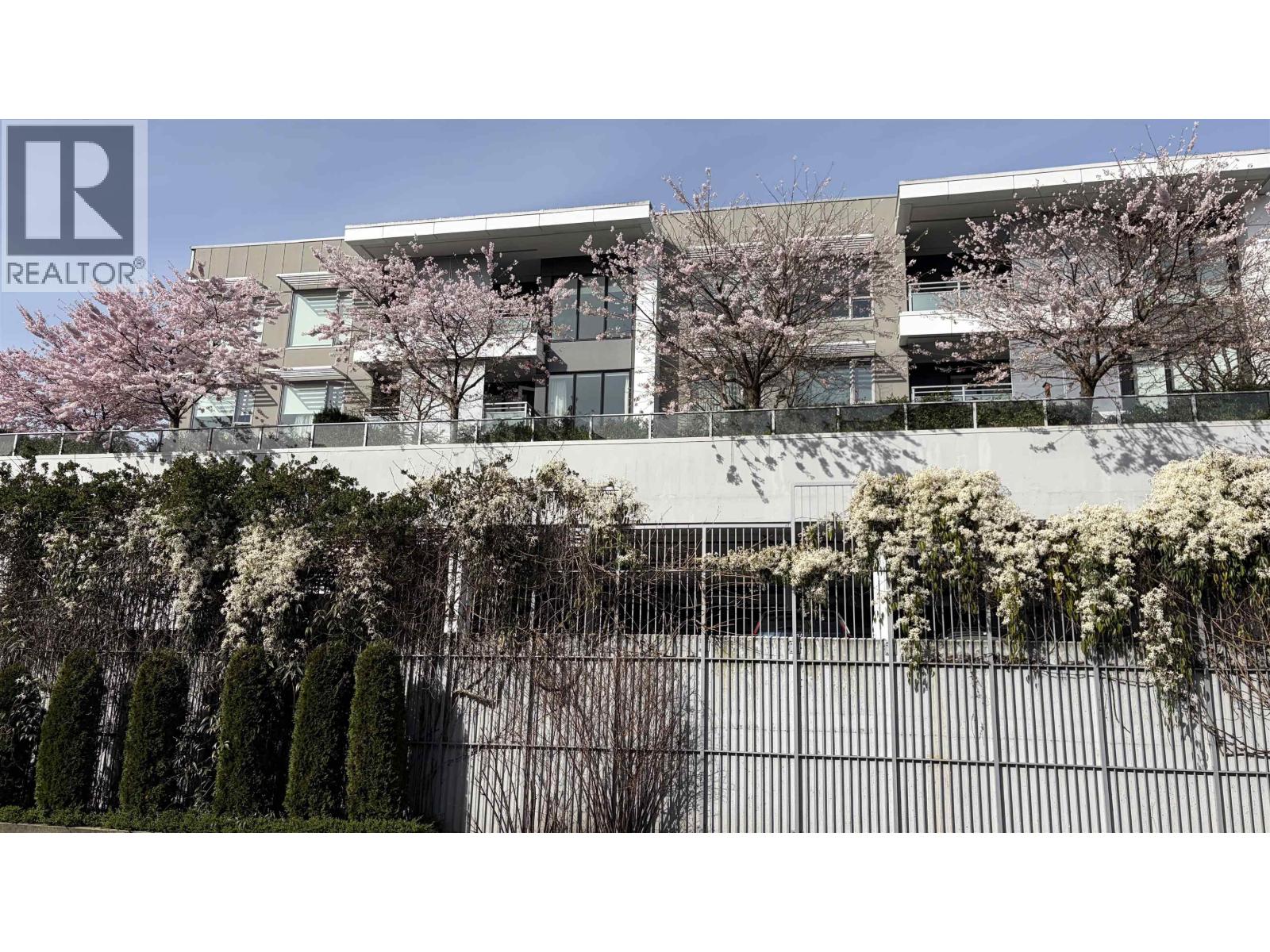 404 1061 Marine Drive, North Vancouver, British Columbia V7P 1S6 - Photo 3 - R3099071