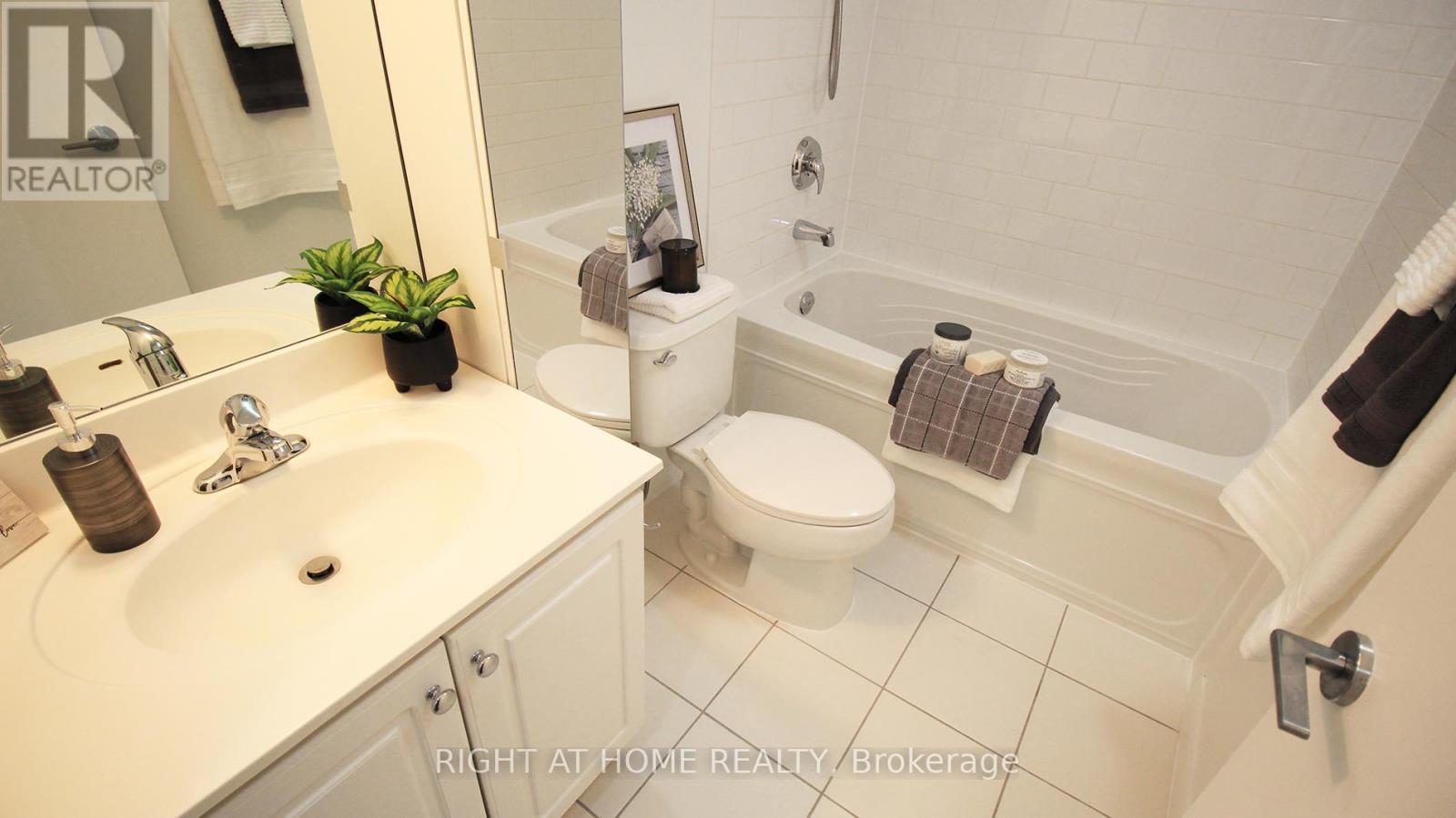 703 - 185 Legion Road N, Toronto, Ontario  M8Y 0A1 - Photo 27 - W12912728