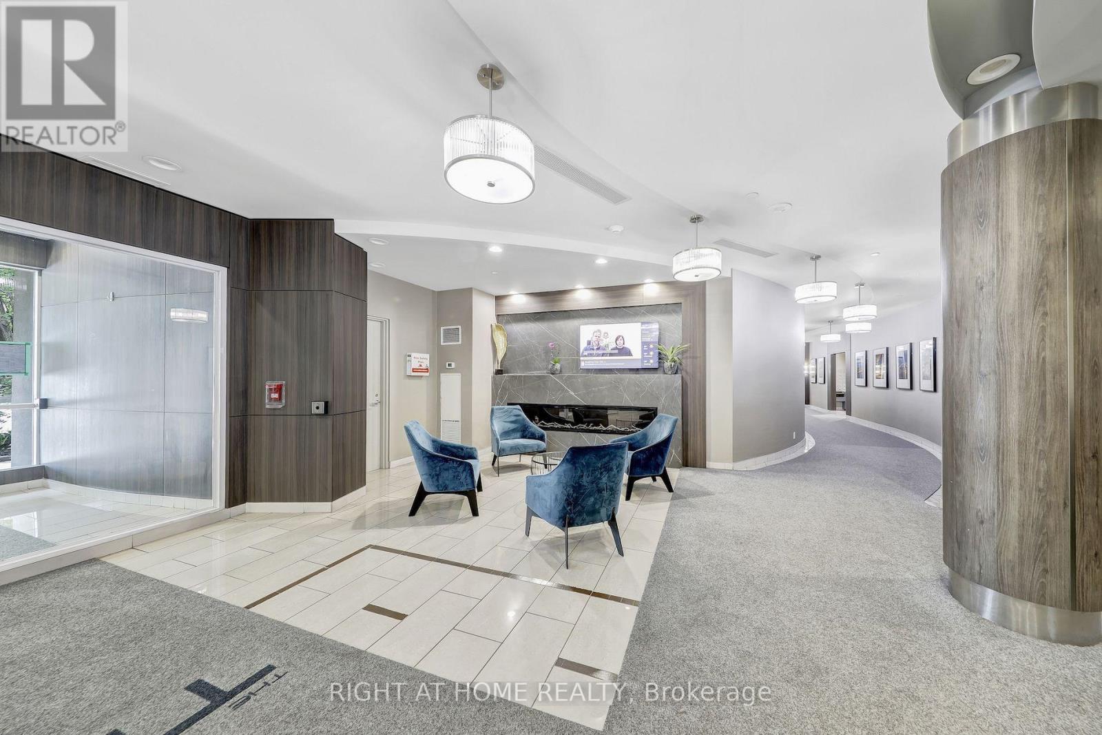 703 - 185 Legion Road N, Toronto, Ontario  M8Y 0A1 - Photo 4 - W12912728