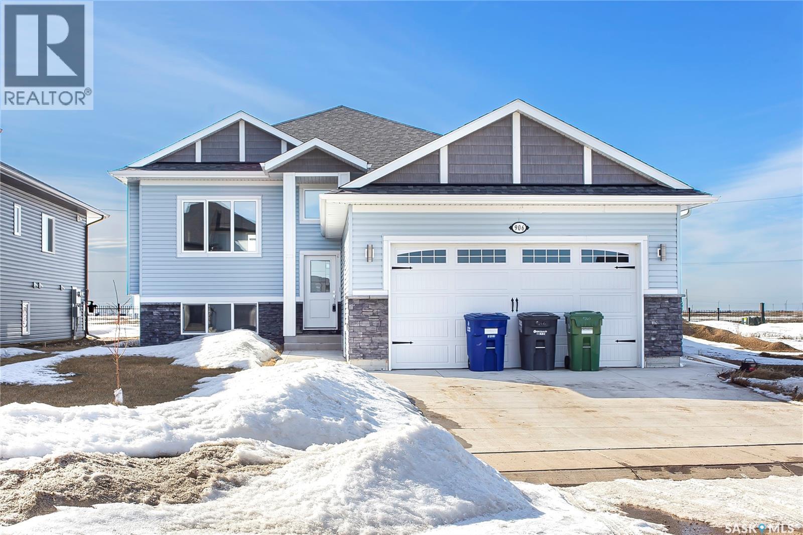 906 Bentley Manor, Saskatoon, Saskatchewan  S7L 6P4 - Photo 2 - SK031019