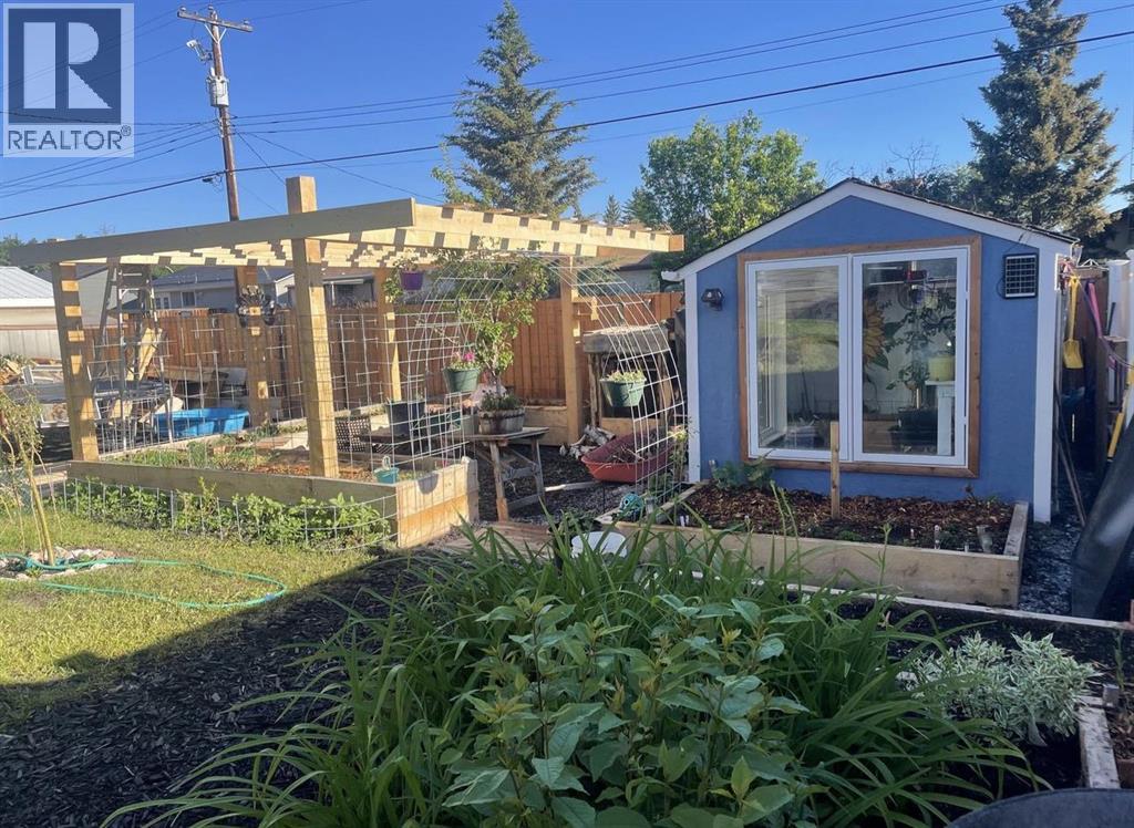 218 8 Avenue NE, Sundre, Alberta