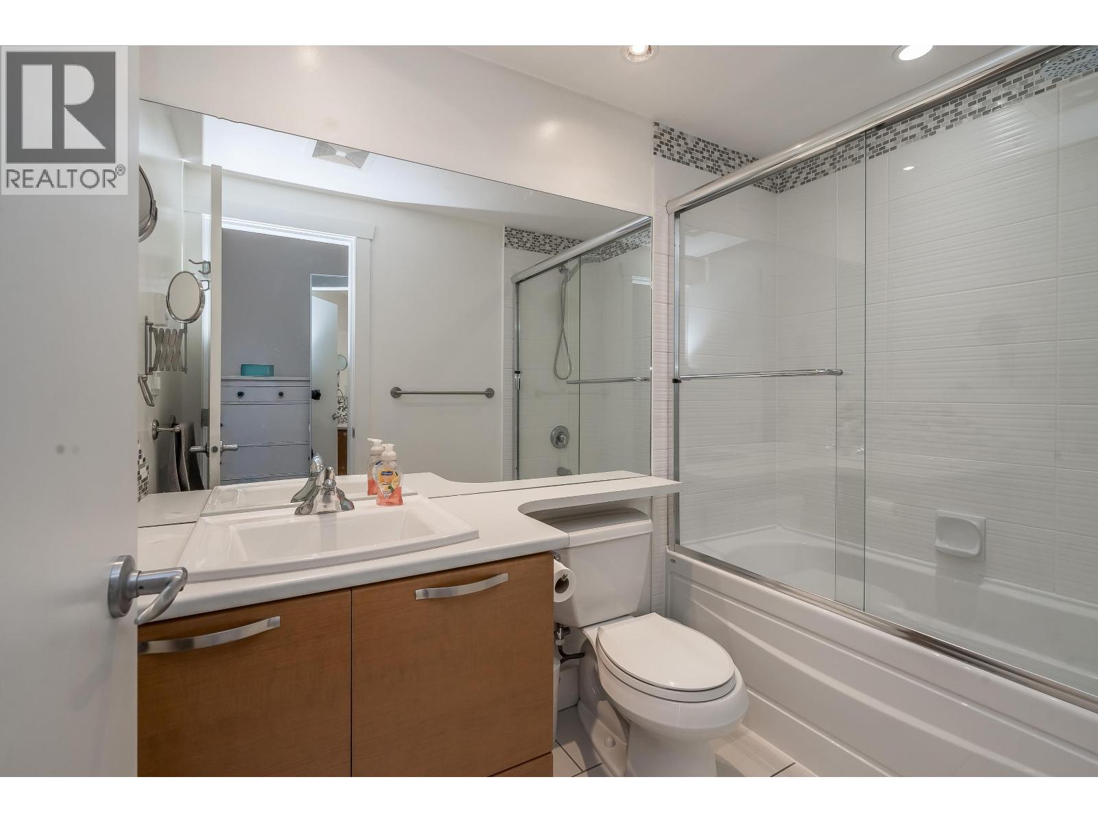 302 7428 Byrnepark Walk, Burnaby, British Columbia  V3N 0B4 - Photo 17 - R3101700