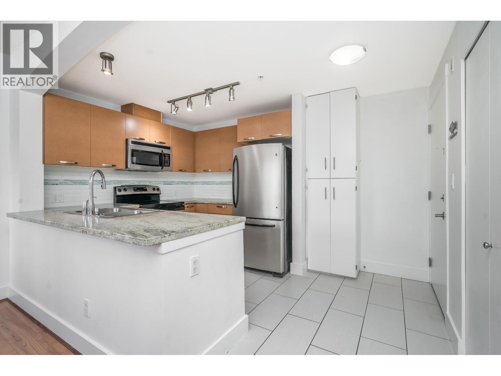 302 7428 Byrnepark Walk, Burnaby, British Columbia  V3N 0B4 - Photo 5 - R3101700