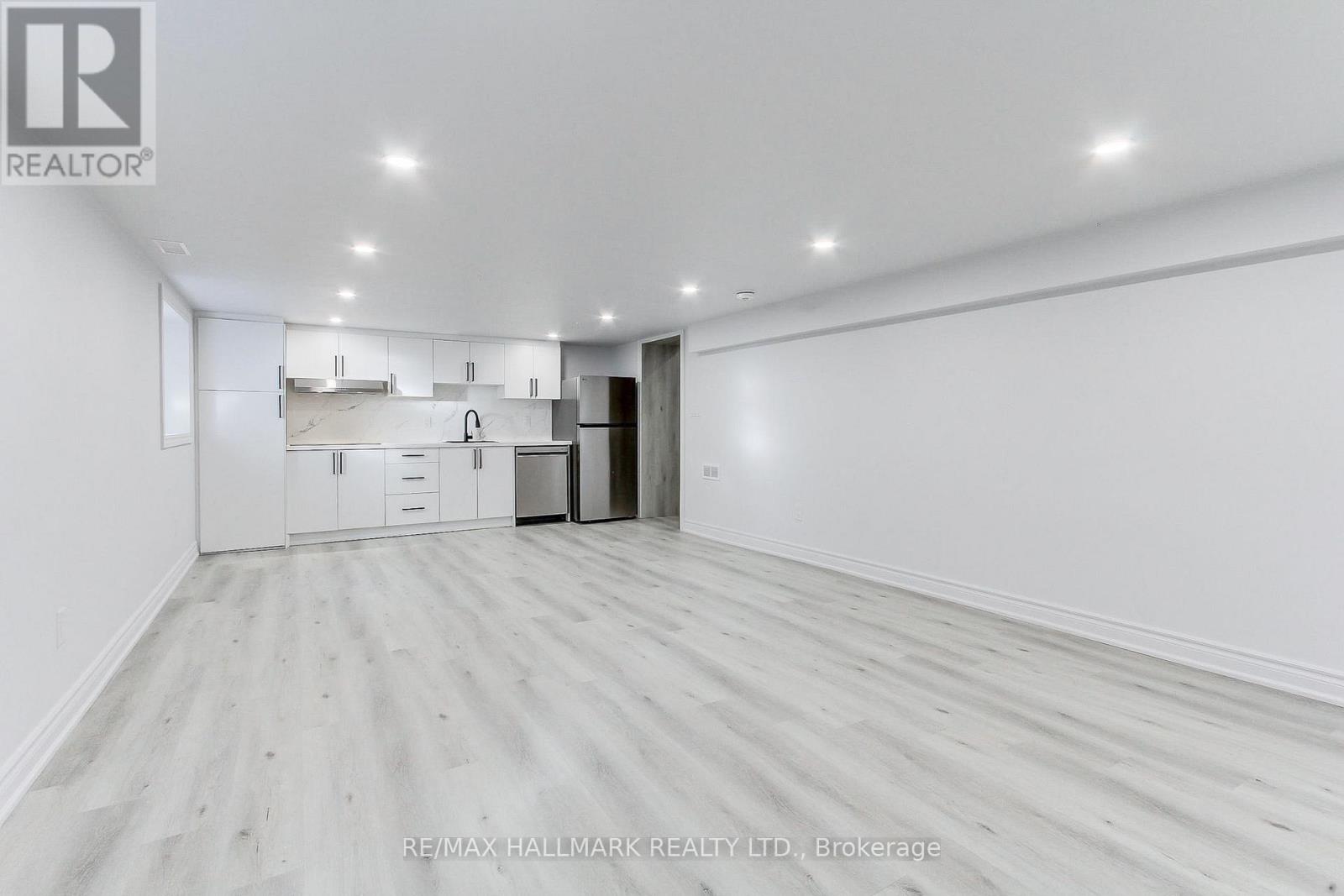 Secondary Suite/basement - 25b Knowles Crescent, Aurora, Ontario  L4G 1Z6 - Photo 12 - N12912754