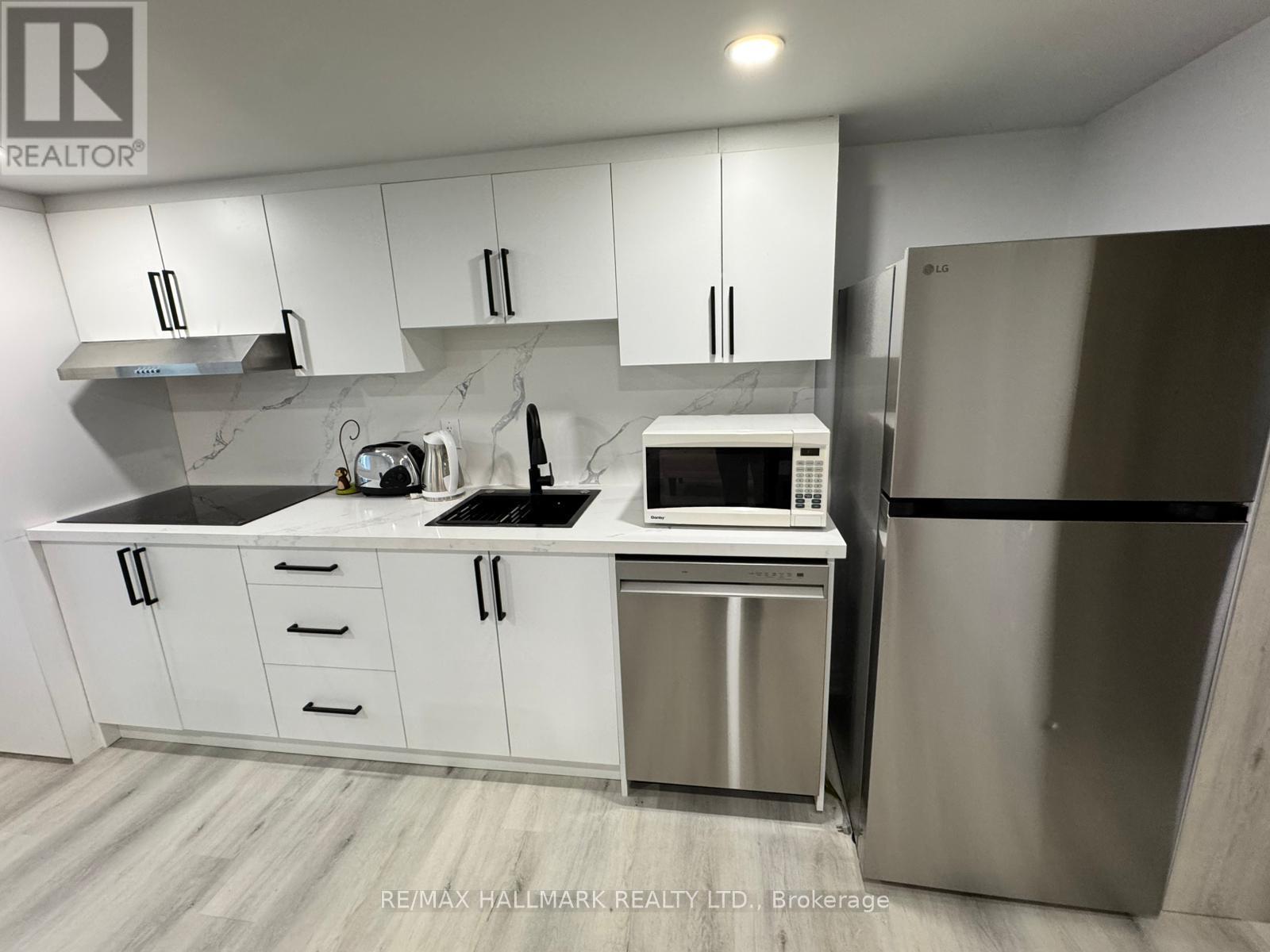 Secondary Suite/basement - 25b Knowles Crescent, Aurora, Ontario  L4G 1Z6 - Photo 16 - N12912754