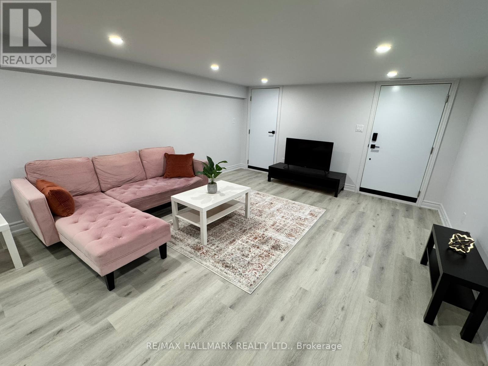 Secondary Suite/basement - 25b Knowles Crescent, Aurora, Ontario  L4G 1Z6 - Photo 9 - N12912754