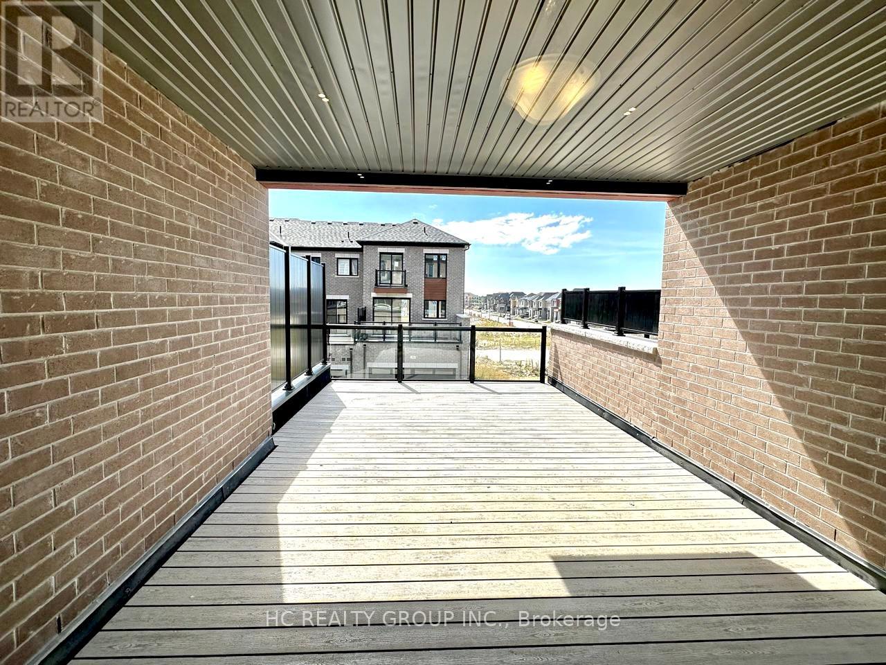 561 Vine Cliff Boulevard, Markham, Ontario  L6C 3N4 - Photo 9 - N12912774