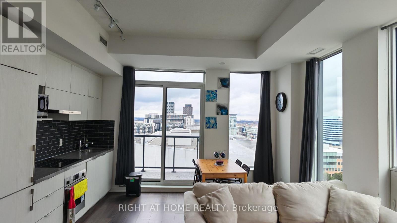 1508 - 10 Rouge Valley W, Markham, Ontario  L6G 0G9 - Photo 3 - N12912782