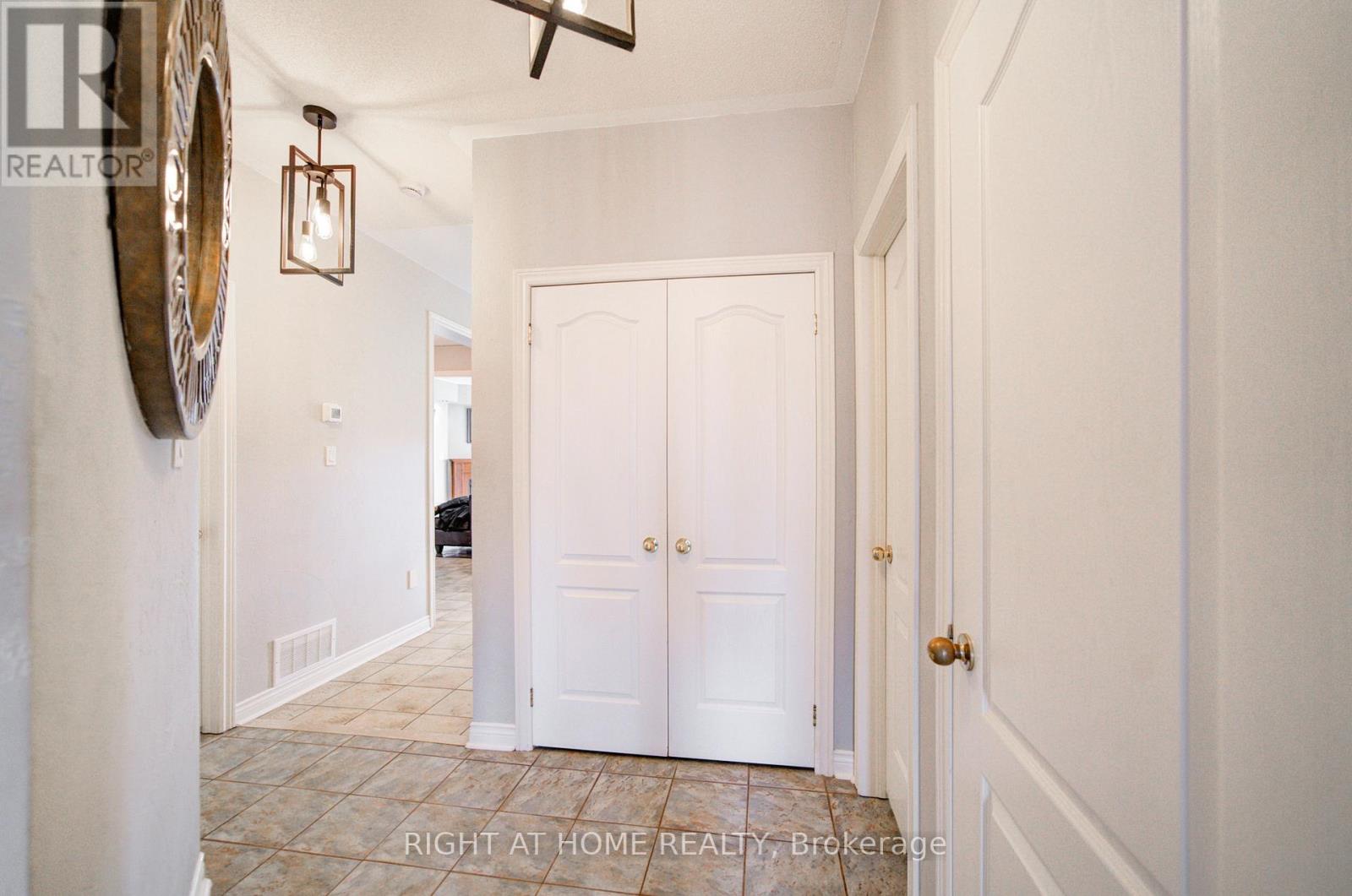 740 Colter Street, Newmarket, Ontario  L3X 2V5 - Photo 7 - N12912790