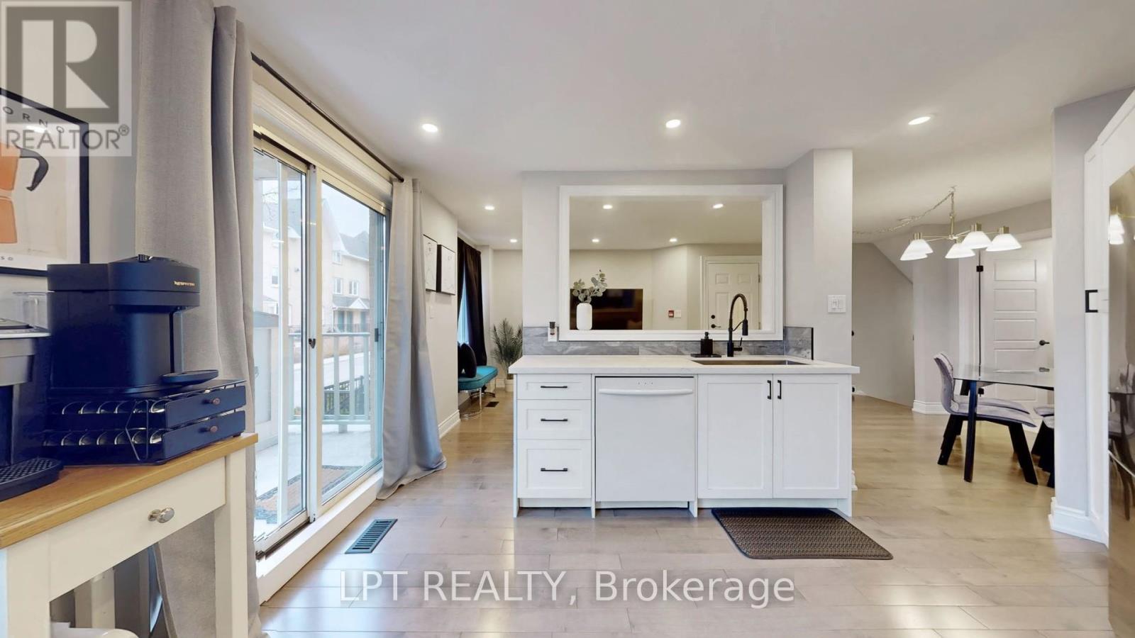 712 - 75 Weldrick Road S, Richmond Hill, Ontario  L4C 0H9 - Photo 13 - N12912806