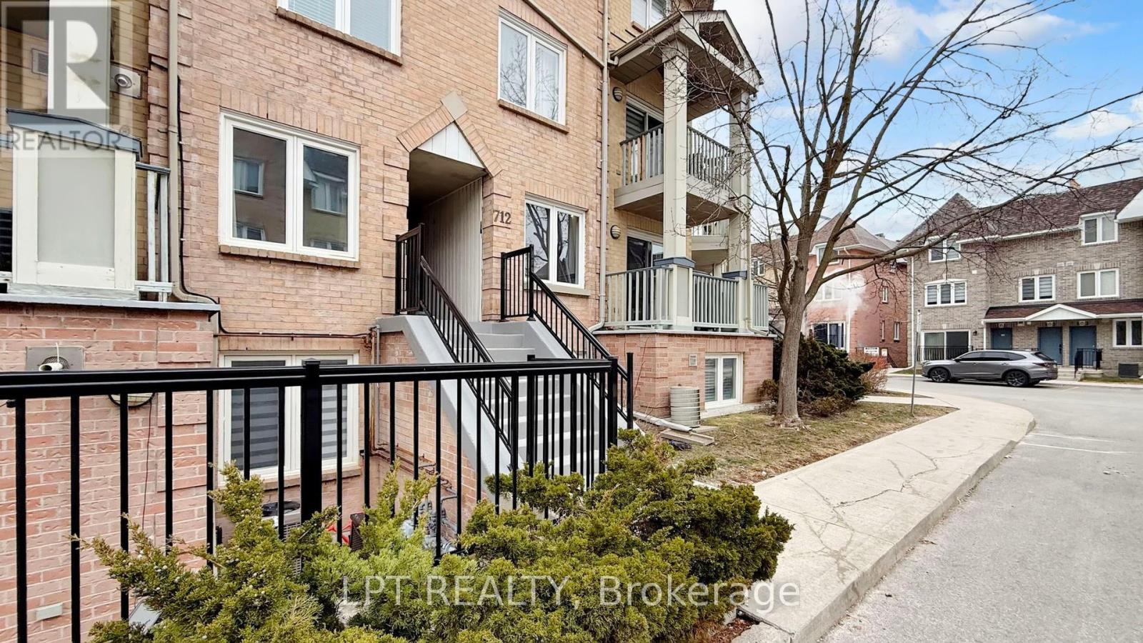 712 - 75 Weldrick Road S, Richmond Hill, Ontario  L4C 0H9 - Photo 4 - N12912806