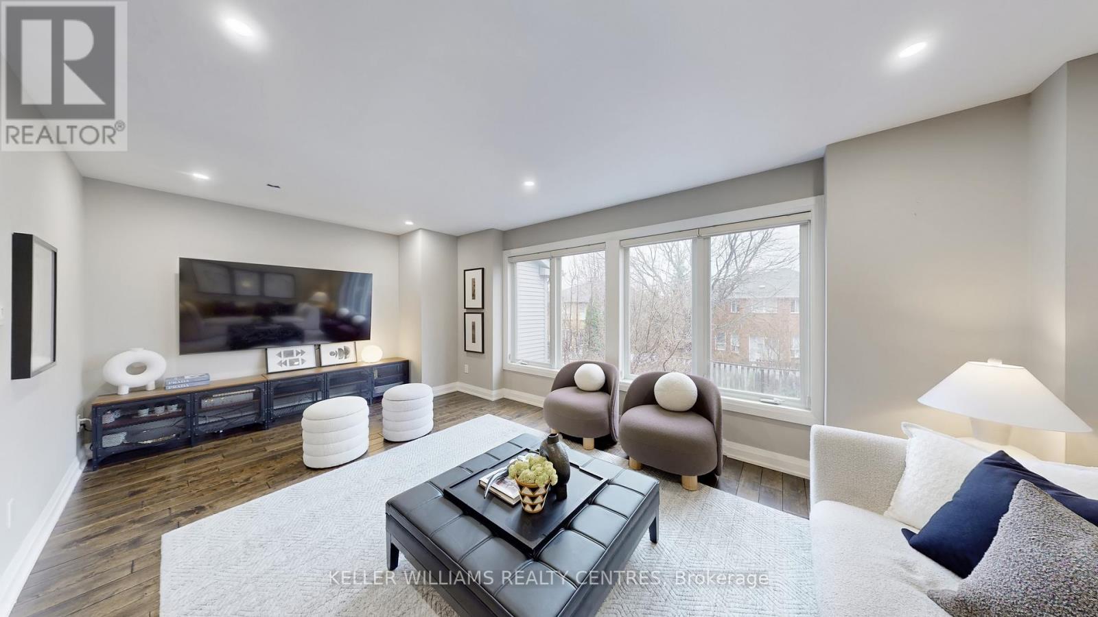 1170 Leewood Drive, Oakville, Ontario  L6M 3B9 - Photo 3 - W12912762