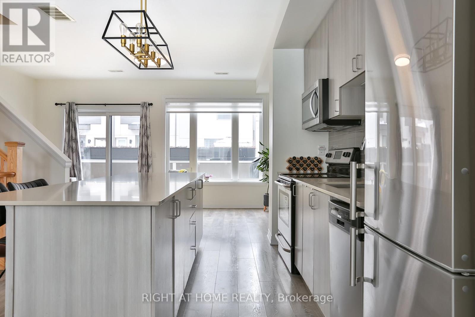 178 Frederick Tisdale Drive, Toronto, Ontario  M3K 1X1 - Photo 8 - W12912768