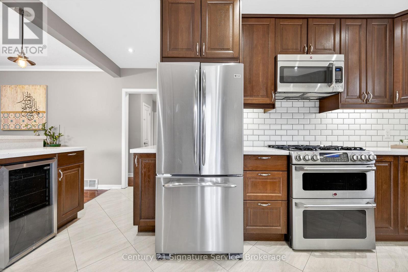 83 Coney Road, Toronto, Ontario  M8Z 2K7 - Photo 13 - W12912780