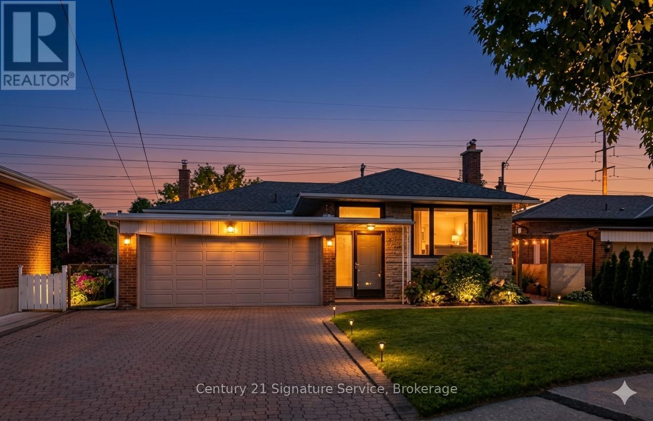 83 Coney Road, Toronto, Ontario  M8Z 2K7 - Photo 3 - W12912780